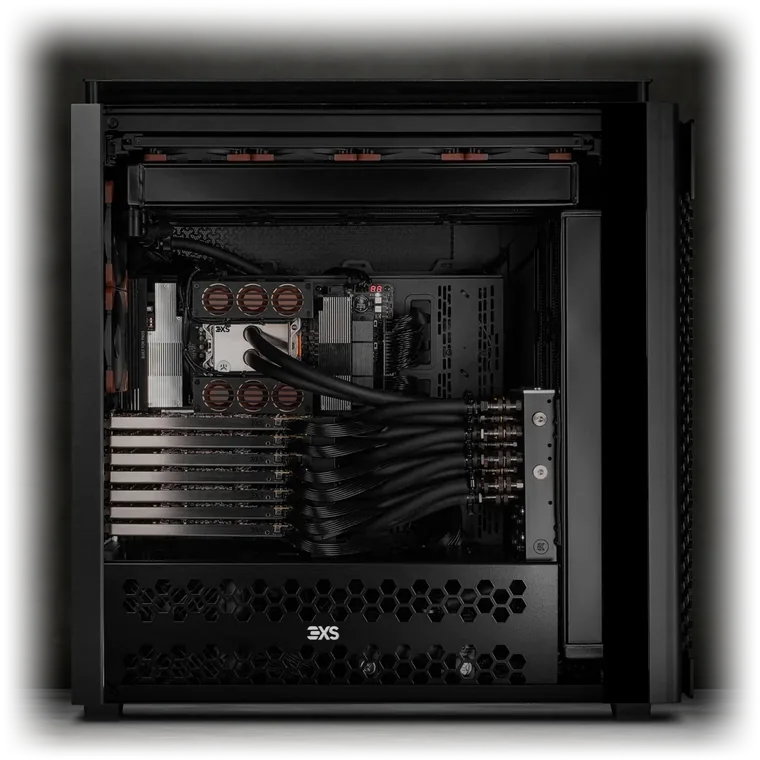 El nodo GPU: una estación de trabajo con refrigeración líquida y siete GPUs, con el panel lateral retirado